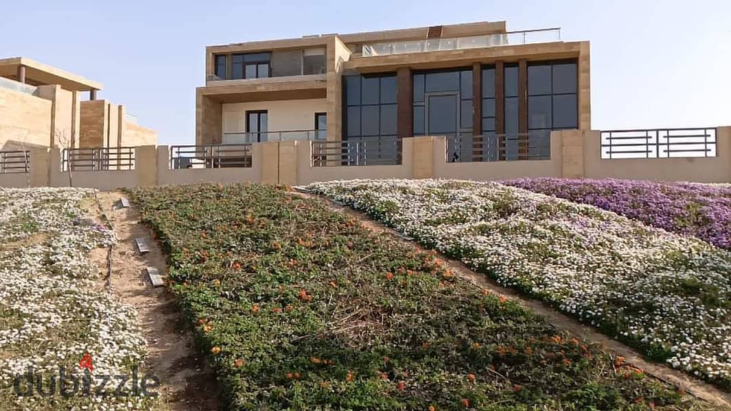 The largest stand alone villa for sale, immediate receipt in the compound of entire villas in the heart of Taj City in front of Cairo Airport 1