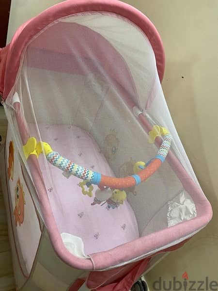 Baby crib in good condition سرير أطفال بحالة جيدة 1