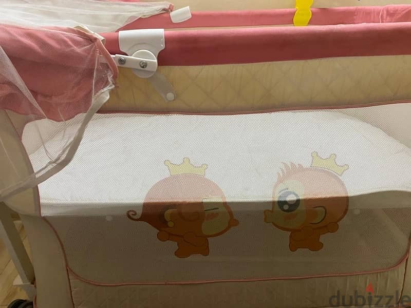 Baby crib in good condition سرير أطفال بحالة جيدة 3