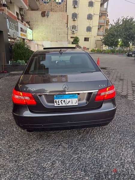 Mercedes E250 2012 - مرسيدس ٢٠١٢ لا تحتاج مصروف 3