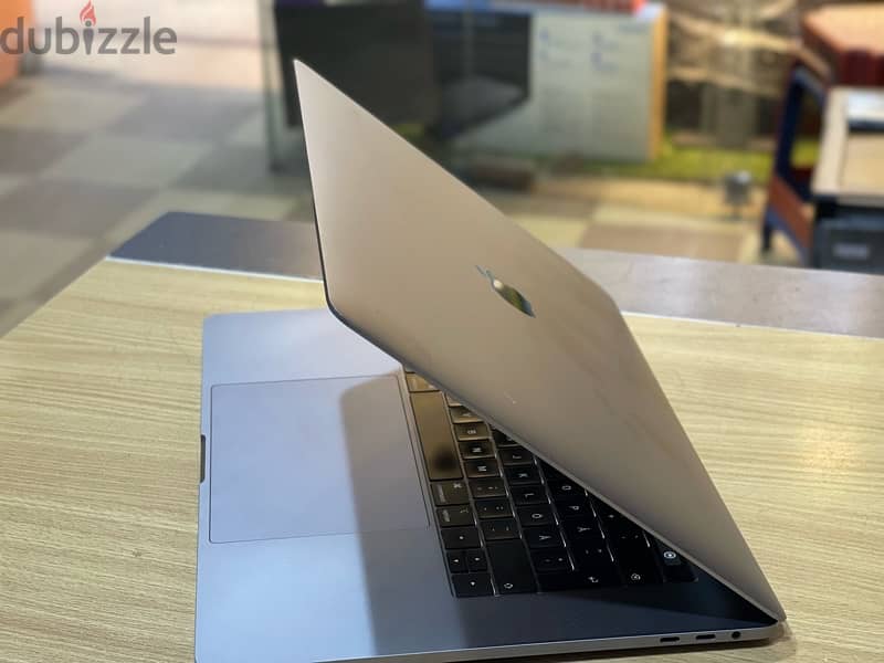 MacBook Pro 2018  15" 1