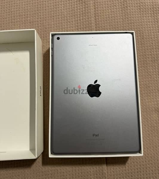 iPad 5th generation 32gb with box 2