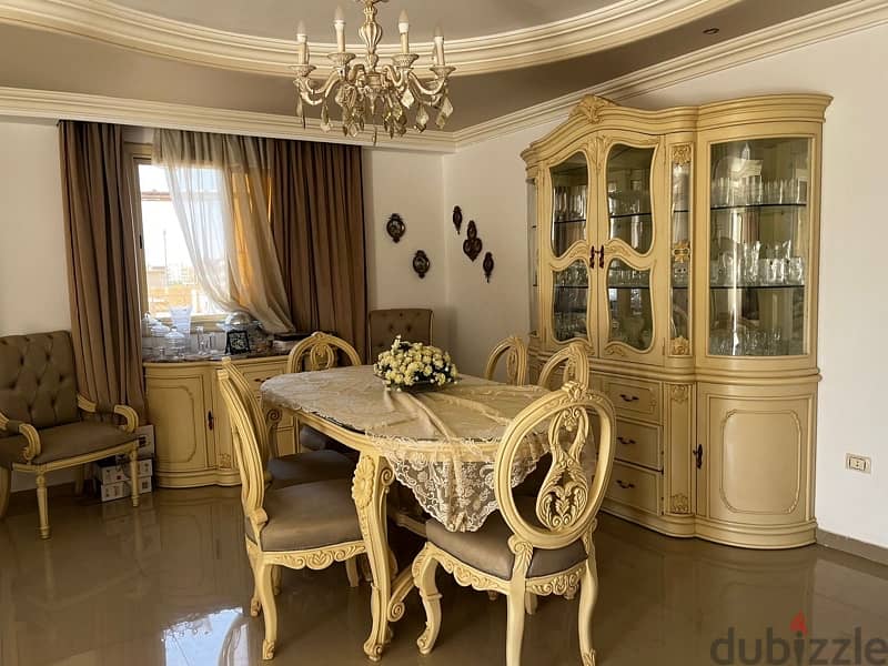 full dinning room in a very good condition       …. سفره ٨ كراسي 0