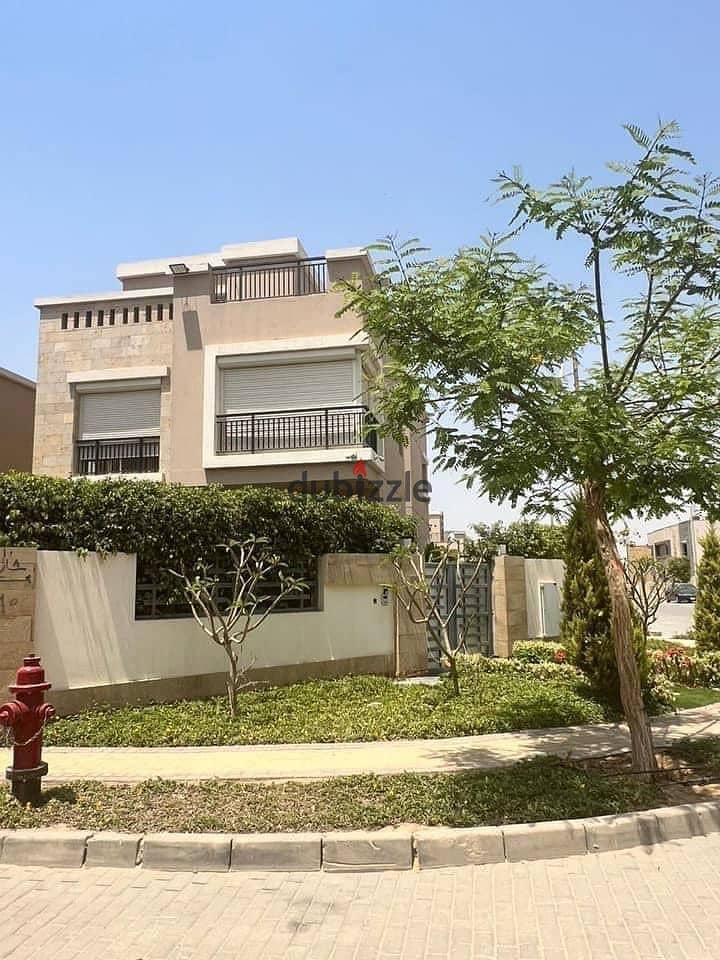 Standalone villa with a private garden on the Suez Road, directly next to the Marriott and Kempinski hotels in Taj City, with an open view of the dire 1