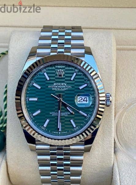 Rolex collections mirror original 
sapphire crystal 
stainless-steel 7