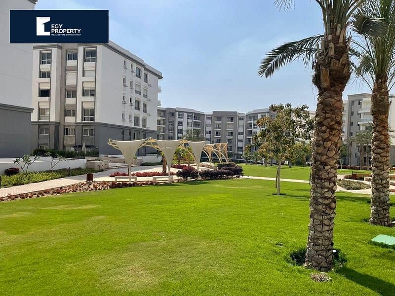 Apartment Ready to Move with A Very Prime Location Direct to Lake in Hyde Park New Cairo!! 2