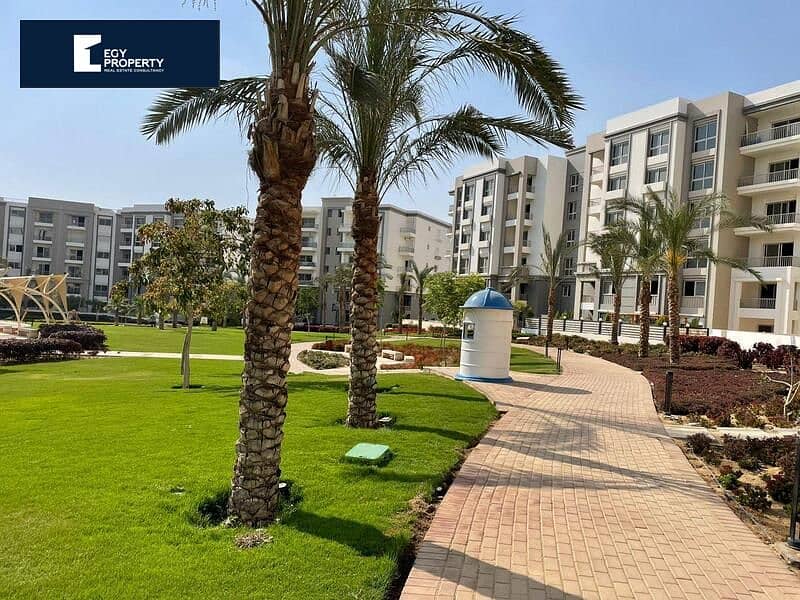 Apartment Ready to Move with A Very Prime Location Direct to Lake in Hyde Park New Cairo!! 3