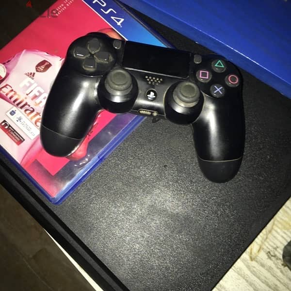 PS4 used for only 12 months in good condition comes with fifa 2020 1