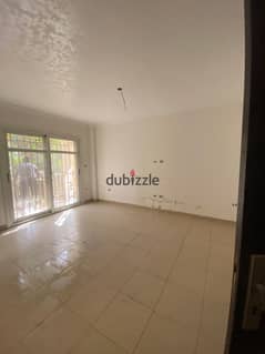 Studio for sale 2 bedrooms ground floor view garden and street behind service 0