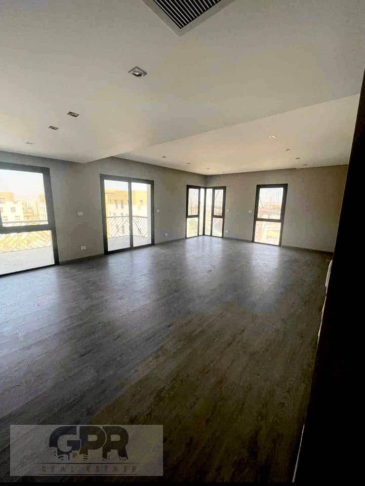 للبيع فورا شقه بكمبوند كريك تاون التجمع بسعر مميز جدا - For Ready sale, an apartment in Creek Town 1