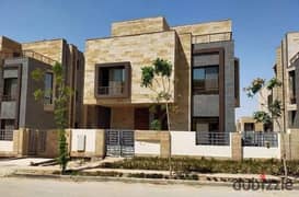 villa for sale بخصم مميز في كمبوند فيلات فقط امام madinaty بمقدم 10% 0