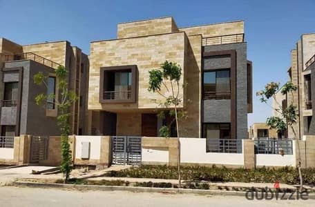 villa for sale بخصم مميز في كمبوند فيلات فقط امام madinaty بمقدم 10%