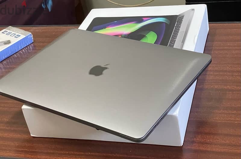 فرصة لا تعوض: جهاز MacBook Pro M1 2020 مع ملحقاته 0