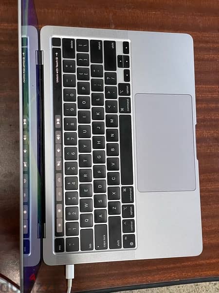 فرصة لا تعوض: جهاز MacBook Pro M1 2020 512giga مع ملحقاته 7