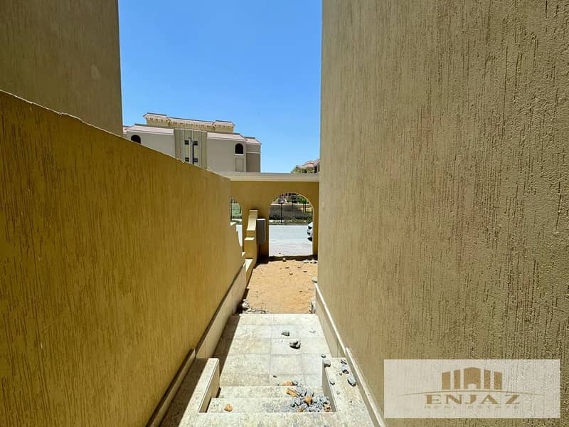 villa for sale in Maadi View, Shorouk City, town house, immediate handover, central park view, AREA ( 222 sq ) 14