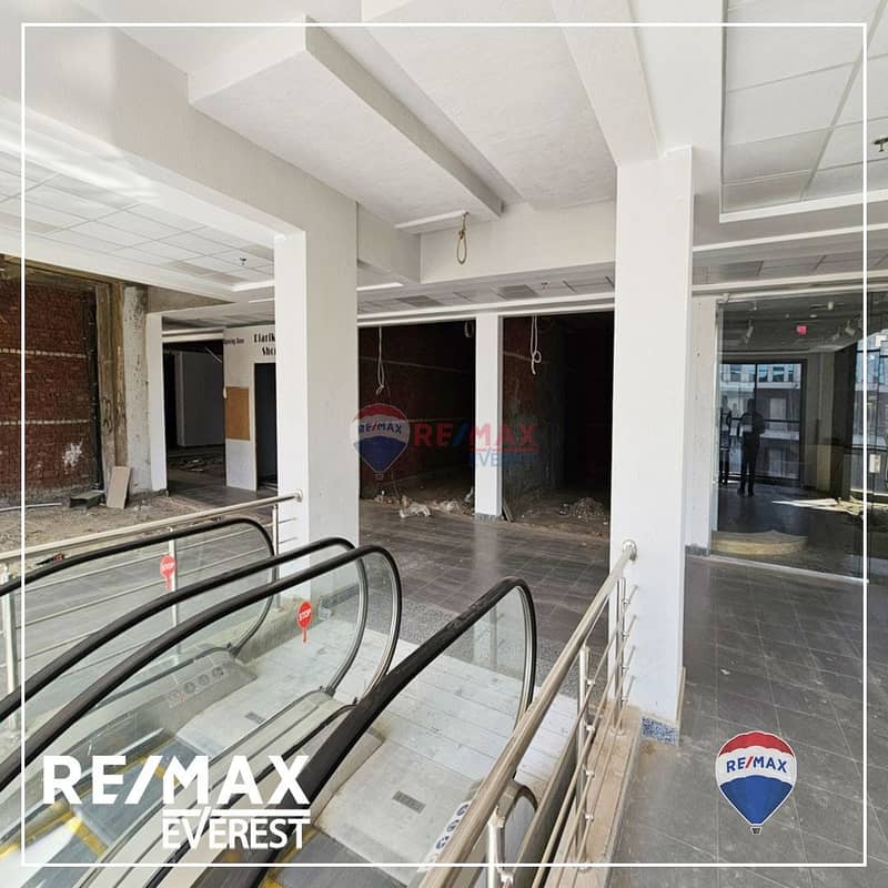 Shop for rent, 35 sqm - in the most exclusive mall in October - West Gate 4