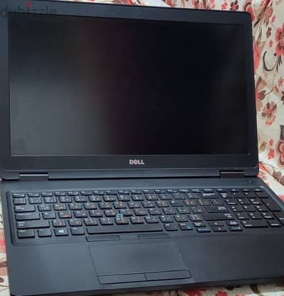 DELL Latitude 5580 حالة جيدة بملحوظات صغيرة بسعر قابل للتغاوض