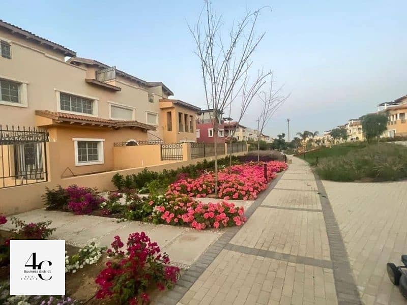 Townhouse 215m For Sale At The Lowest Price And prime View With Installments special location In Hyde Park Fifth Settlement 2