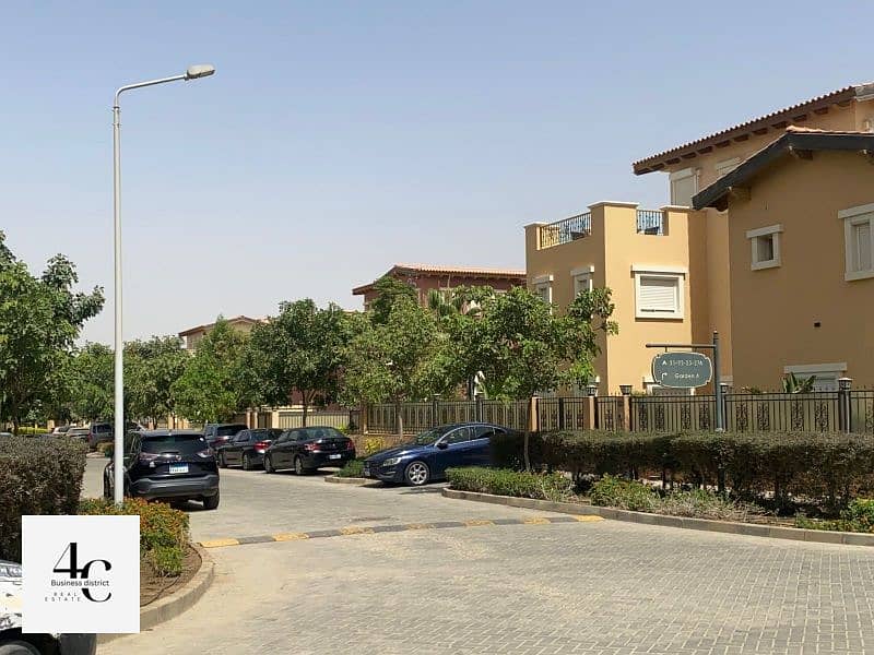 Townhouse 215m For Sale At The Lowest Price And prime View With Installments special location In Hyde Park Fifth Settlement 9