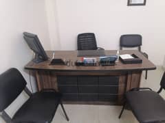 مكتب طبيب بعيادة خاصة ٢ متر
Office Desk 0