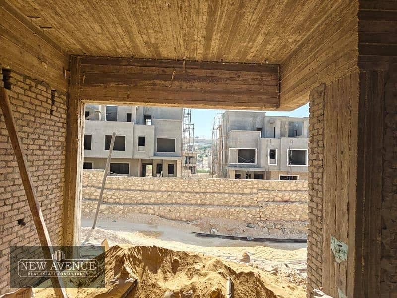 Twin villa with down payment - in New Giza 4