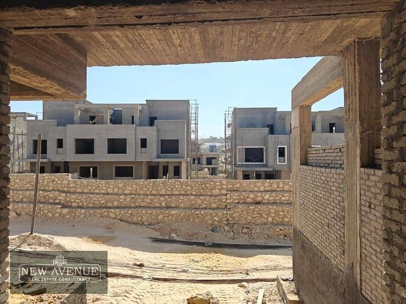 Twin villa with down payment - in New Giza 9