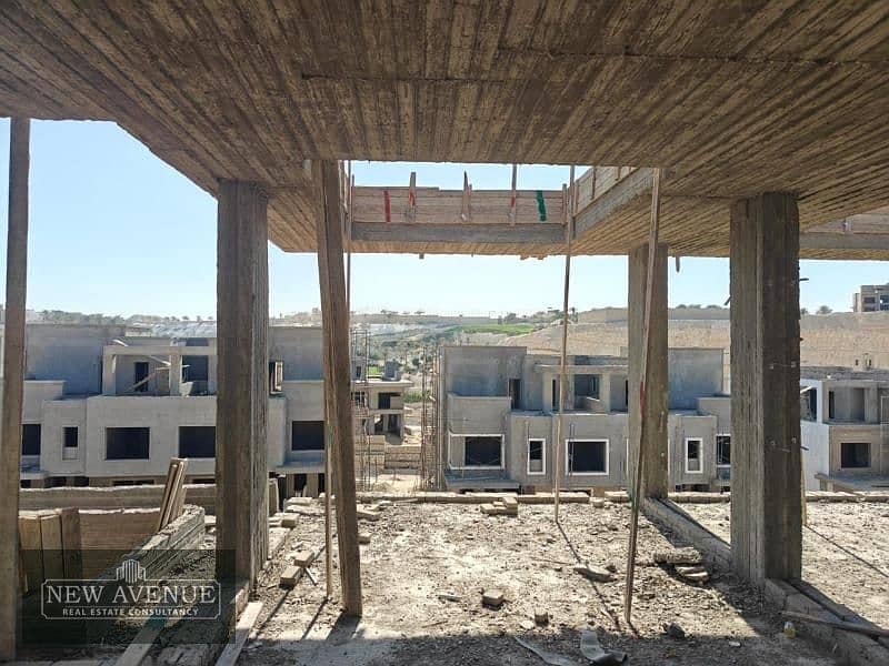 Twin villa with down payment - in New Giza 10