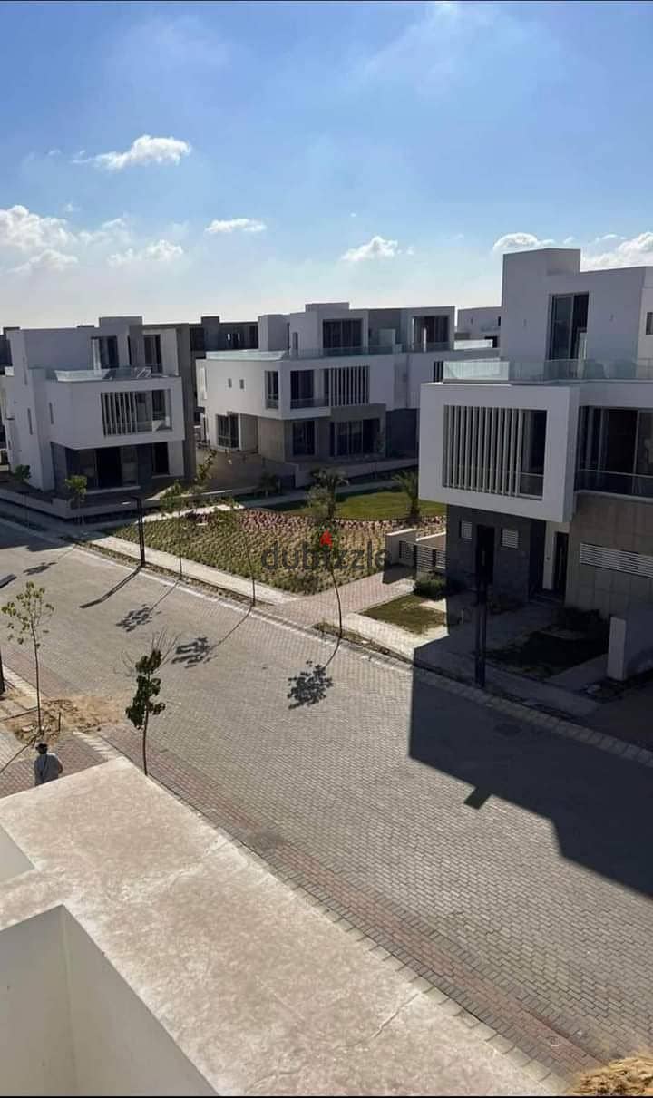 تاون هاوس كبير استلام فوري في جولز أمام سيتي فيو وبالقرب من أركان بلازا /       Townhouse ready to move in Joulz next to City View & near Arkan Plaza 4