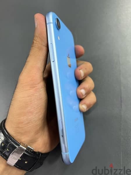 iPhone XR 128 b82 معه العلبه بتاعته بس الجهاز كسر زيرو 1