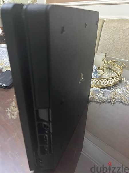 PlayStation 4 slim (500) 3