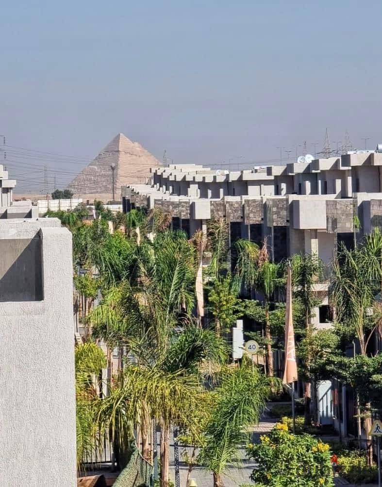 Move in immediately to a luxurious penthouse with a view of the Pyramids in the tourist capital, available with installment plans. 3