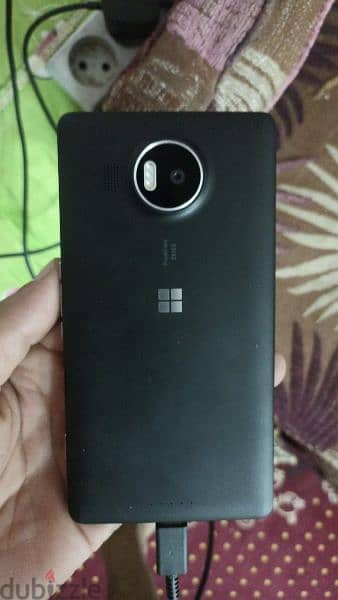 Nokia lumia520 and 950xl 3