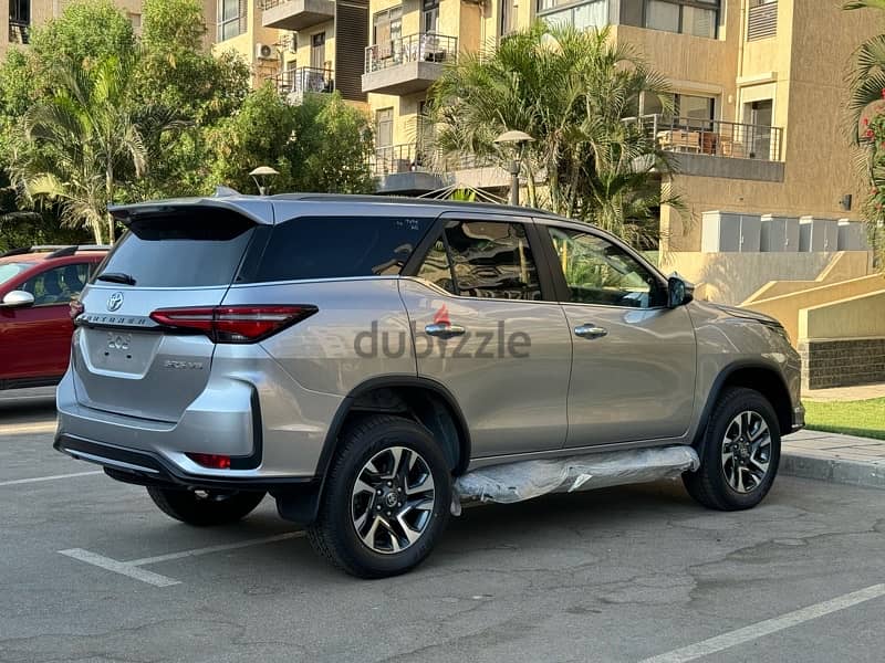 Toyota Fortuner 2025 1