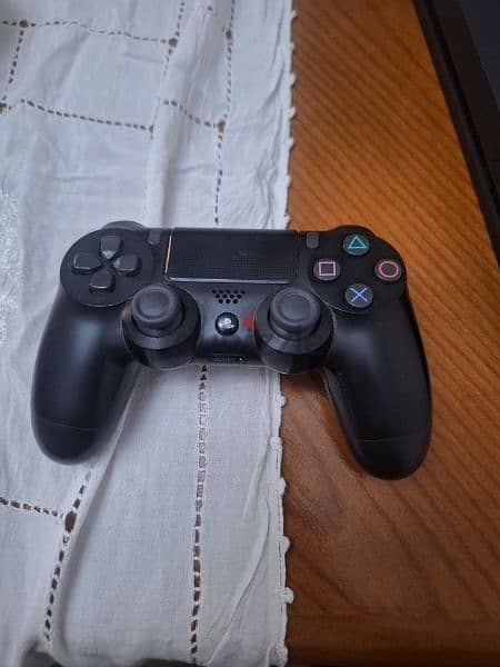 ps4 slim 500g 2 controllers both original good condition 4