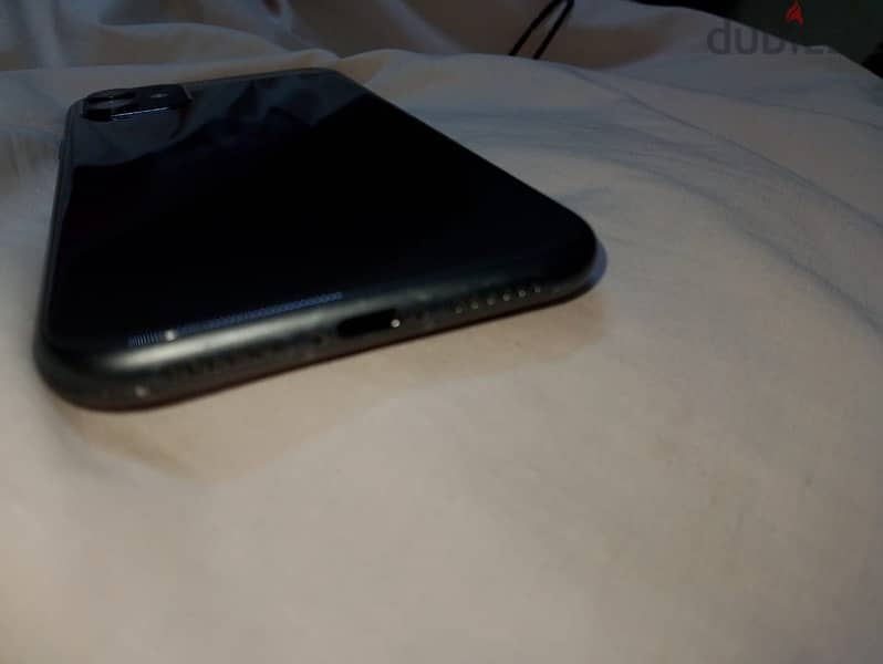 iPhone 11 black 8