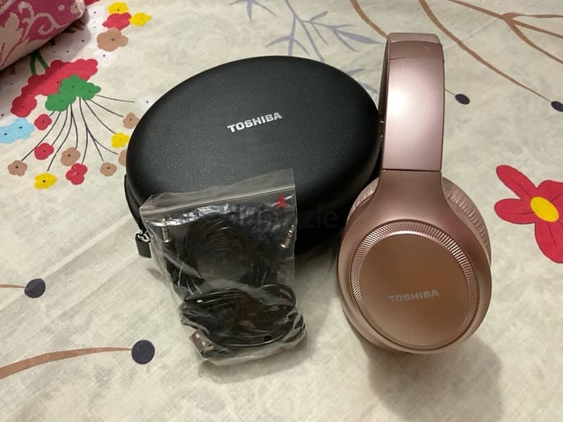 Toshiba RZE-BT1200H Headphones 2