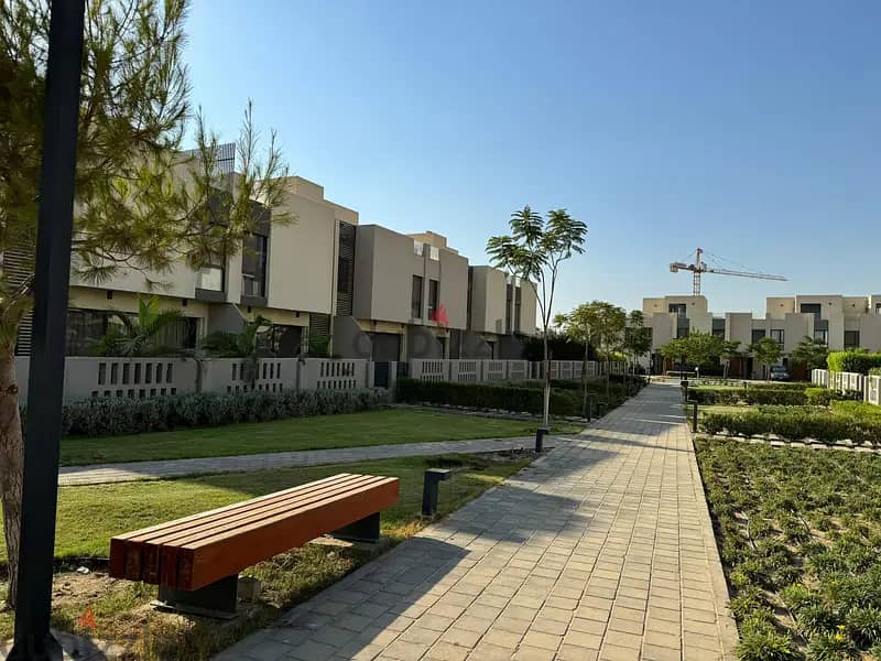 Town House 245 m للبيع بسعر حصري اوبن فيو في البروج Al Burouj 5