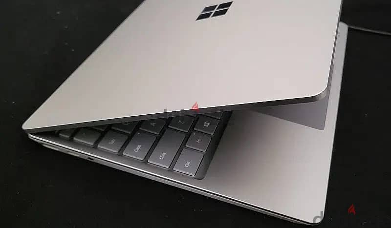 Microsoft Surface Laptop Go 1