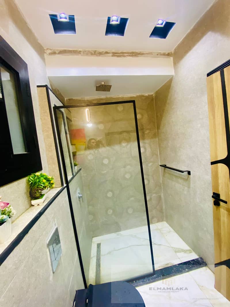 For sale: an opportunity apartment in Sheikh Zayed, next to Beverly Hills and the Al Ahly Club. It's a raised ground floor with a private entrance 8