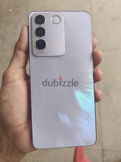 Vivo v27e مساحة 256 و 8 رام كسر زيرو بالكرتونه والشاحن