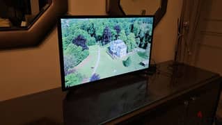 Samsung Smart TV 32 with built in Receiver Like New