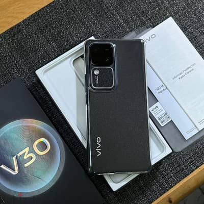 للبدل او البيع Vivo V30 5G  كالجديد باستيكراته