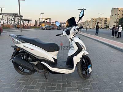 اسكوتر sym st 200للبيع