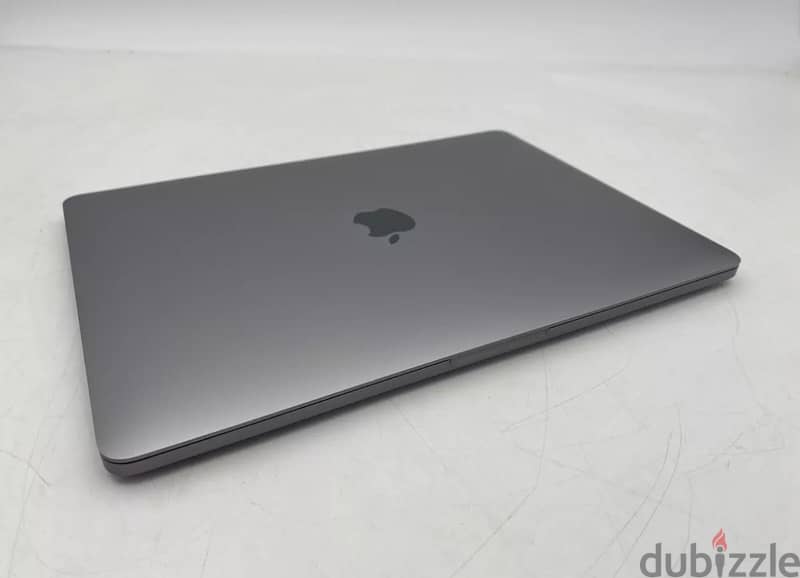 MacBook Pro 2019 CORE i5  16GB Ram 256 ssd 3