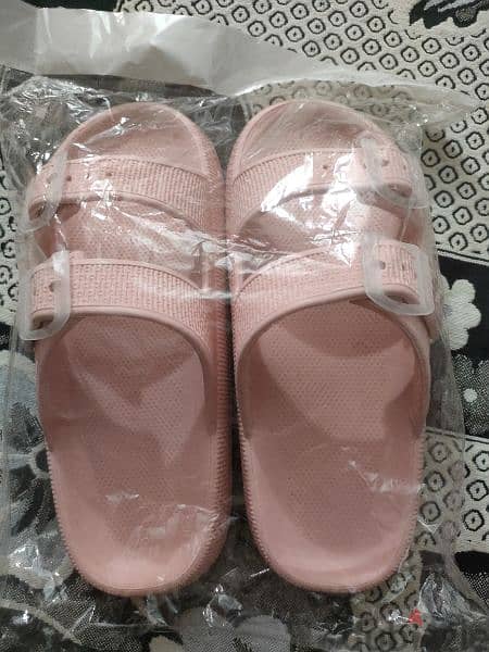 slippers size 38, 39 LE. 150 1