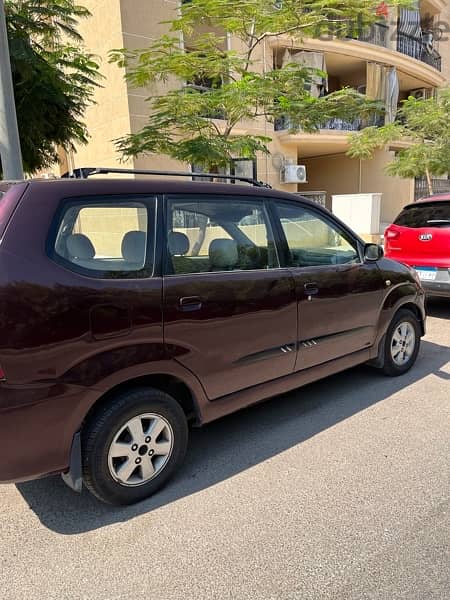 Toyota Avanza 2010 3