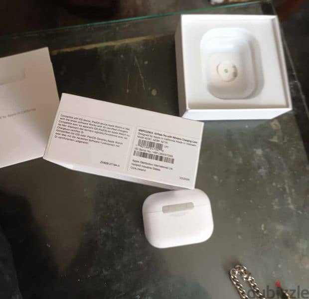 Airpods Pro pro with charging case 1