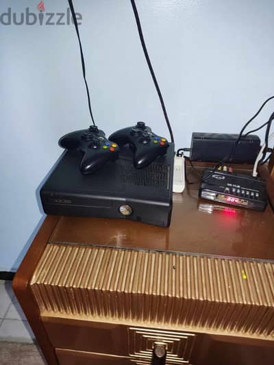 xbox 350 with kinect and 2 controllers