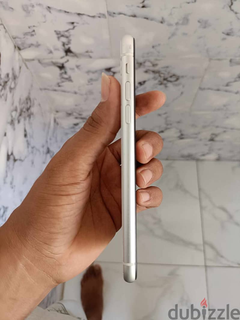 IPhone 11 64 giga بيع او بدل 8