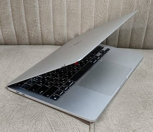 MacBook Pro 2020 13.3-in Retina LCD. (M1) 512GB SSD/8GB Ram 3